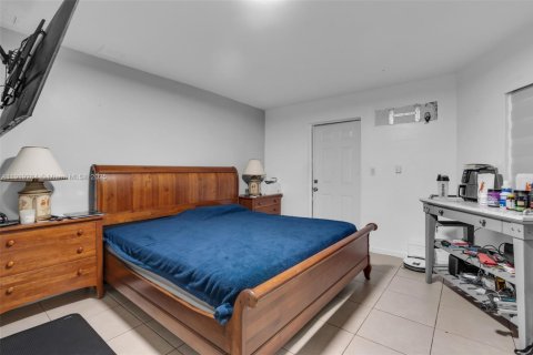 Villa ou maison à vendre à Miami, Floride: 3 chambres, 179.39 m2 № 1976002 - photo 13