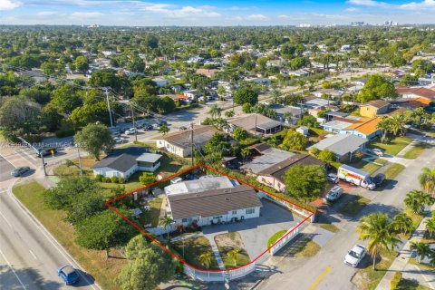 Villa ou maison à vendre à Miami, Floride: 3 chambres, 179.39 m2 № 1976002 - photo 17