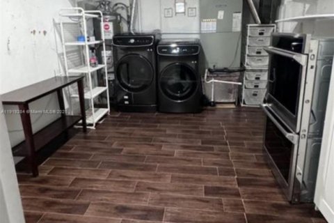 Villa ou maison à vendre à Miami, Floride: 3 chambres, 179.39 m2 № 1976002 - photo 15