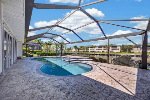 Villa ou maison à vendre à Punta Gorda, Floride: 3 chambres, 231.14 m2 № 2425574 - photo 4