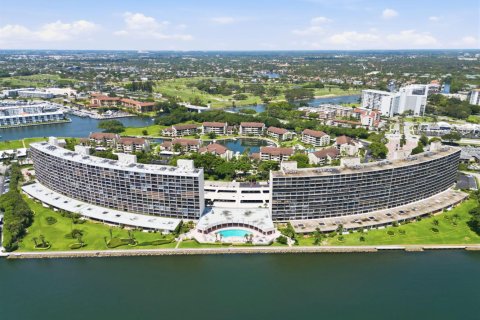 Condo in North Palm Beach, Florida, 2 bedrooms № 2267828