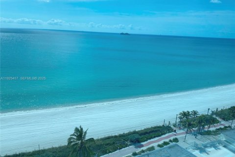 Купить кондоминиум в Майами-Бич, Флорида 43.66м2, № 1984189 - фото 1