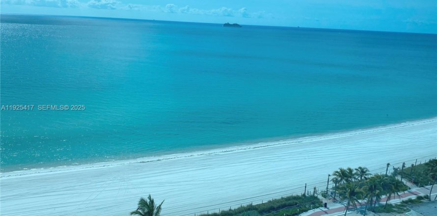 Студия в кондо в Майами-Бич, Флорида № 1984189