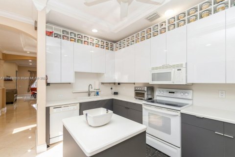 Купить таунхаус в Холливуд, Флорида 3 спальни, 265.61м2, № 1863886 - фото 14
