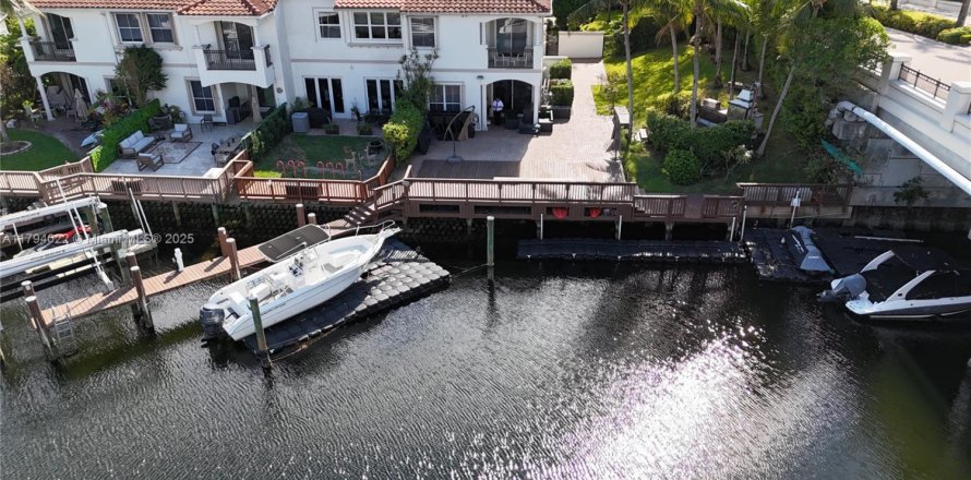 Touwnhouse à Hollywood, Floride 3 chambres, 265.61 m2 № 1863886