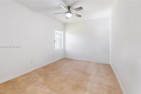 Villa ou maison à vendre à Miami, Floride: 4 chambres, 251.11 m2 № 2015878 - photo 29