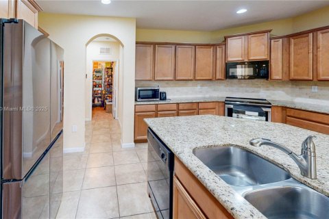 Villa ou maison à vendre à Miami, Floride: 4 chambres, 251.11 m2 № 2015878 - photo 18