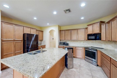 Villa ou maison à vendre à Miami, Floride: 4 chambres, 251.11 m2 № 2015878 - photo 16