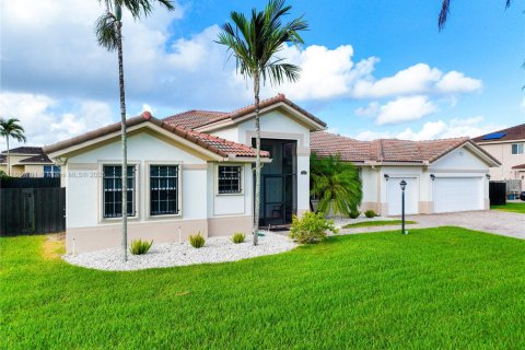 Villa ou maison à vendre à Miami, Floride: 4 chambres, 251.11 m2 № 2015878 - photo 4