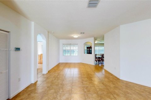 Villa ou maison à vendre à Miami, Floride: 4 chambres, 251.11 m2 № 2015878 - photo 14