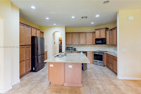 Villa ou maison à vendre à Miami, Floride: 4 chambres, 251.11 m2 № 2015878 - photo 17