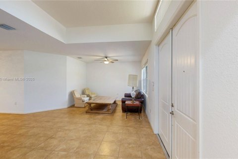 Villa ou maison à vendre à Miami, Floride: 4 chambres, 251.11 m2 № 2015878 - photo 10