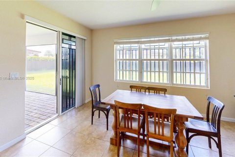Villa ou maison à vendre à Miami, Floride: 4 chambres, 251.11 m2 № 2015878 - photo 22