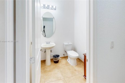 Villa ou maison à vendre à Miami, Floride: 4 chambres, 251.11 m2 № 2015878 - photo 15