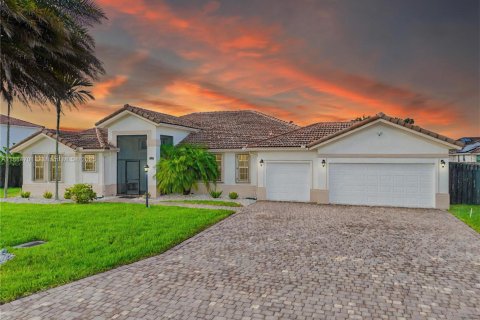 Villa ou maison à vendre à Miami, Floride: 4 chambres, 251.11 m2 № 2015878 - photo 1