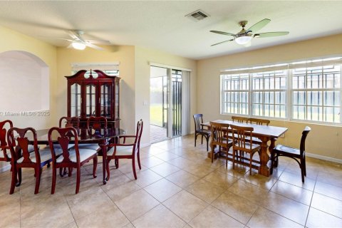 Villa ou maison à vendre à Miami, Floride: 4 chambres, 251.11 m2 № 2015878 - photo 21