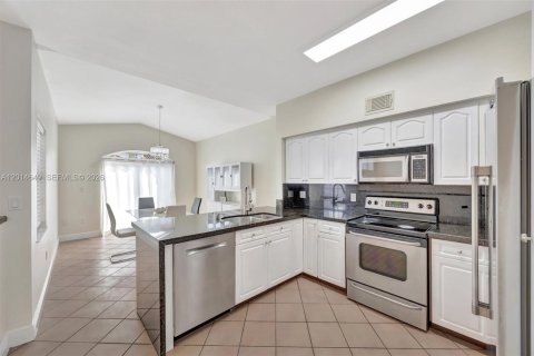 Купить кондоминиум в Майами, Флорида 3 спальни, 166.3м2, № 2087838 - фото 2