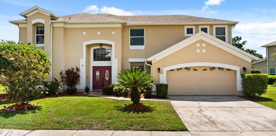 House in Orlando, Florida 4 bedrooms, 313.27 sq.m. № 1812717