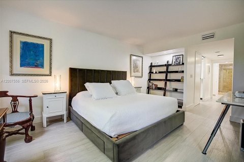 Condominio en alquiler en Key Biscayne, Florida, 3 dormitorios, 185.8 m2 № 2075333 - foto 18