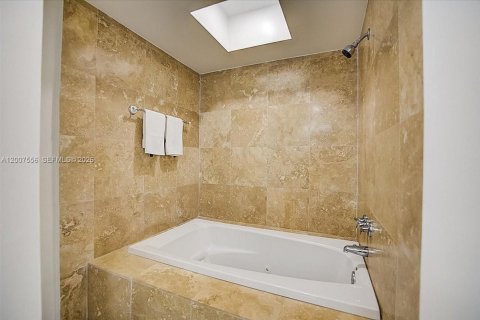 Condominio en alquiler en Key Biscayne, Florida, 3 dormitorios, 185.8 m2 № 2075333 - foto 23