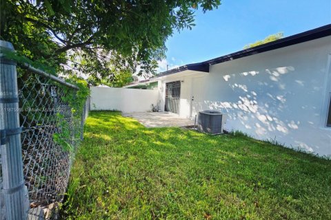 Купить таунхаус в Майами-Гарденс, Флорида 3 спальни, 94.67м2, № 1921286 - фото 29
