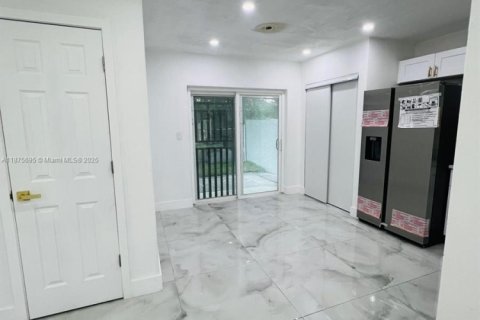 Купить таунхаус в Майами-Гарденс, Флорида 3 спальни, 94.67м2, № 1921286 - фото 4