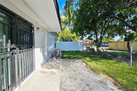 Купить таунхаус в Майами-Гарденс, Флорида 3 спальни, 94.67м2, № 1921286 - фото 28