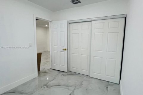 Купить таунхаус в Майами-Гарденс, Флорида 3 спальни, 94.67м2, № 1921286 - фото 10