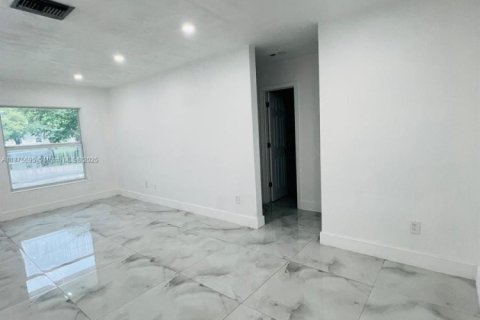 Купить таунхаус в Майами-Гарденс, Флорида 3 спальни, 94.67м2, № 1921286 - фото 16