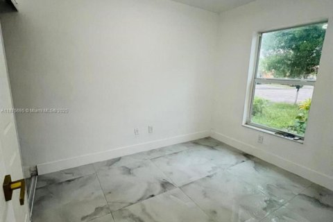 Купить таунхаус в Майами-Гарденс, Флорида 3 спальни, 94.67м2, № 1921286 - фото 12