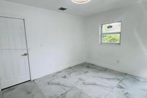 Купить таунхаус в Майами-Гарденс, Флорида 3 спальни, 94.67м2, № 1921286 - фото 13