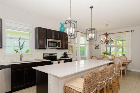 House in Port St. Lucie, Florida 3 bedrooms, 153.2 sq.m. № 1938356 - photo 3