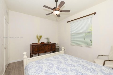 House in Port St. Lucie, Florida 3 bedrooms, 153.2 sq.m. № 1938356 - photo 19