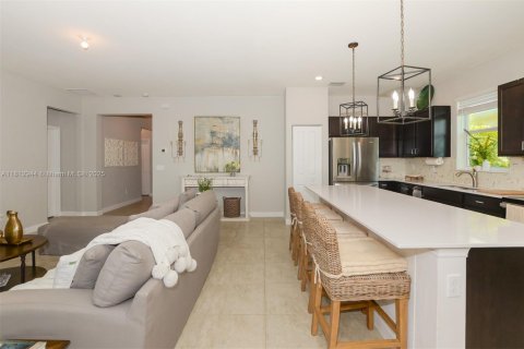House in Port St. Lucie, Florida 3 bedrooms, 153.2 sq.m. № 1938356 - photo 9