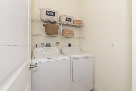 House in Port St. Lucie, Florida 3 bedrooms, 153.2 sq.m. № 1938356 - photo 23