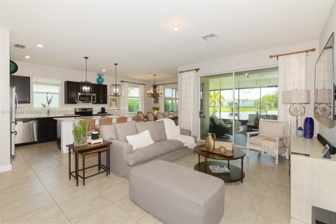 House in Port St. Lucie, Florida 3 bedrooms, 153.2 sq.m. № 1938356 - photo 10