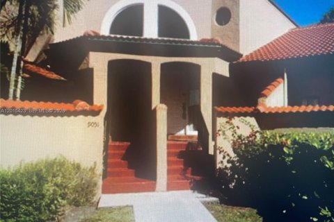 Townhouse in Plantation, Florida 2 bedrooms, 110.46 sq.m. № 2086841 - photo 2
