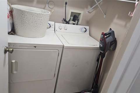 Townhouse in Plantation, Florida 2 bedrooms, 110.46 sq.m. № 2086841 - photo 11