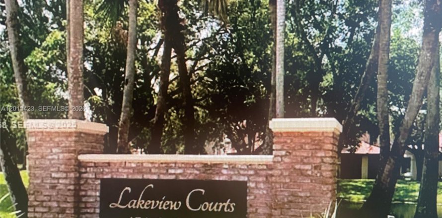 Townhouse in Plantation, Florida 2 bedrooms, 110.46 sq.m. № 2086841