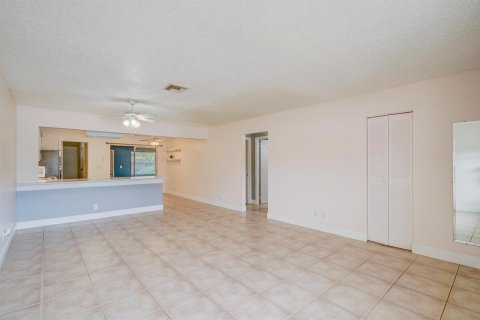 Apartment in Palm Beach Gardens, Florida 2 bedrooms, 125.6 sq.m. № 2083243 - photo 2
