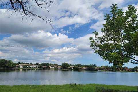 Copropriété à vendre à Miami, Floride: 1 chambre, 88.44 m2 № 1981830 - photo 1