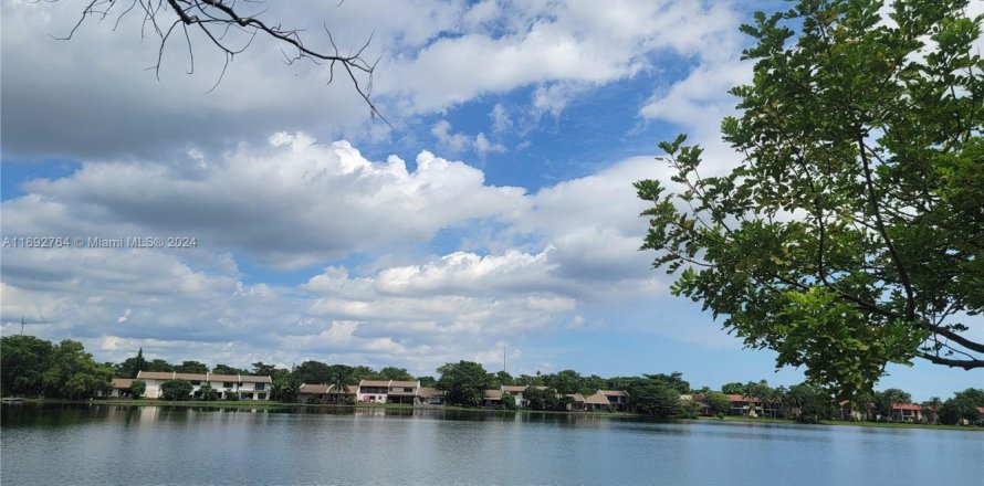 Condo à Miami, Floride, 1 chambre  № 1981830