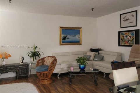 Copropriété à vendre à Miami, Floride: 1 chambre, 88.44 m2 № 1981830 - photo 5