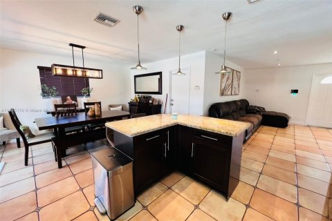 Casa en alquiler en Cutler Bay, Florida, 4 dormitorios, 143.16 m2 № 1842742 - foto 9