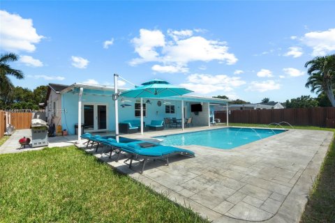 Casa en alquiler en Cutler Bay, Florida, 4 dormitorios, 143.16 m2 № 1842742 - foto 24