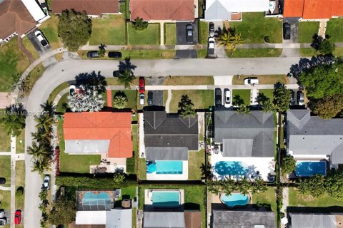 Casa en alquiler en Cutler Bay, Florida, 4 dormitorios, 143.16 m2 № 1842742 - foto 29