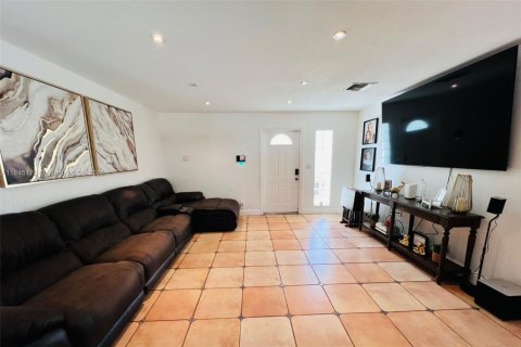 Casa en alquiler en Cutler Bay, Florida, 4 dormitorios, 143.16 m2 № 1842742 - foto 6