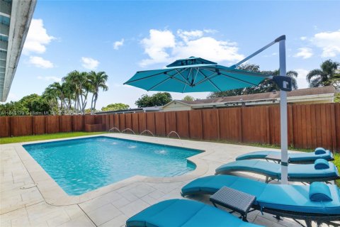 Casa en alquiler en Cutler Bay, Florida, 4 dormitorios, 143.16 m2 № 1842742 - foto 25