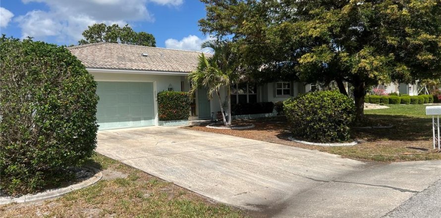 House in Punta Gorda, Florida 3 bedrooms, 141.21 sq.m. № 1616536