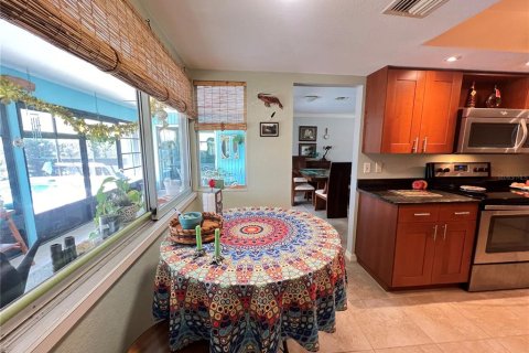 House in Punta Gorda, Florida 3 bedrooms, 141.21 sq.m. № 1616536 - photo 11